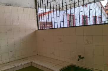 Freehold 2.5 Storey Semi Detached House For Sale In Taman Kin Mee, Ipoh, Perak