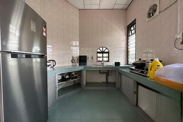 TAMAN SAUJANA, BATU GAJAH