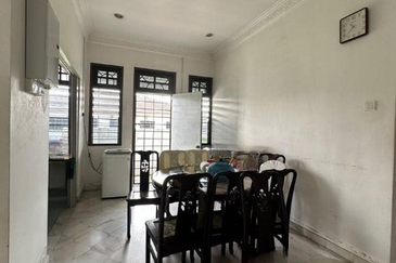 TAMAN SAUJANA, BATU GAJAH