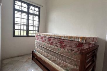 TAMAN SAUJANA, BATU GAJAH