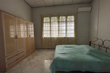 TAMAN SAUJANA, BATU GAJAH