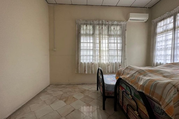 TAMAN SAUJANA, BATU GAJAH