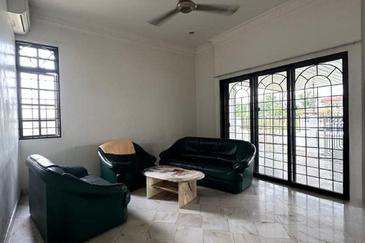 TAMAN SAUJANA, BATU GAJAH