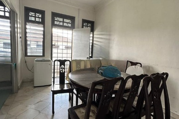 TAMAN SAUJANA, BATU GAJAH