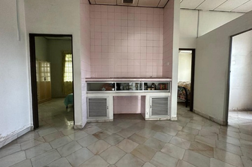 TAMAN SAUJANA, BATU GAJAH