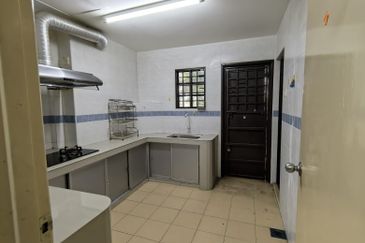 SL 13, Bandar Sungai Long