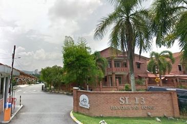 SL 13, Bandar Sungai Long
