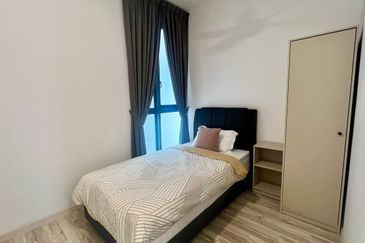 The M @ Medini Macrolink