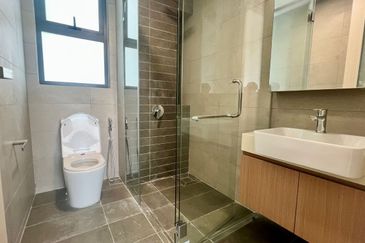 The M @ Medini Macrolink