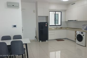 The M @ Medini Macrolink