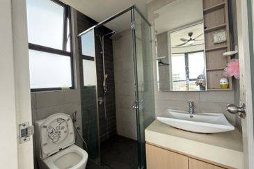 The M @ Medini Macrolink