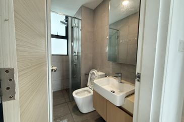 The M @ Medini Macrolink