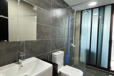 Almas Suites @ Puteri Harbour