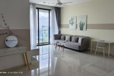 The M @ Medini Macrolink