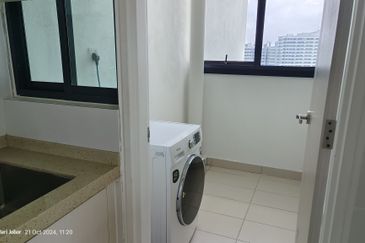 The M @ Medini Macrolink