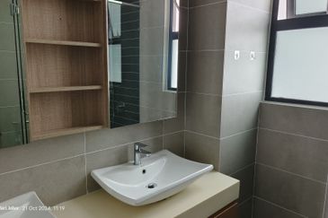 The M @ Medini Macrolink