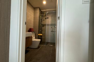 The M @ Medini Macrolink