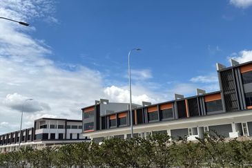 S2 IKON CENTRIO BRAND NEW SHOP GROUND FLOOR RENTAL 4K ONLY