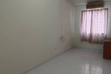 Garden Home Seremban 2  3Bed 2Bath for RENT
