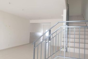 Iringan Bayu@Pastura Double-Storey House