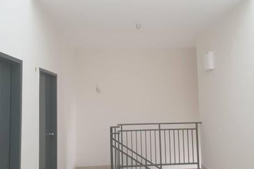 Iringan Bayu@Pastura Double-Storey House