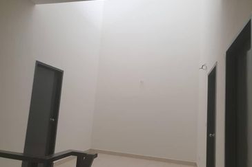 Iringan Bayu@Pastura Double-Storey House