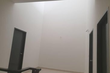 Iringan Bayu@Pastura Double-Storey House