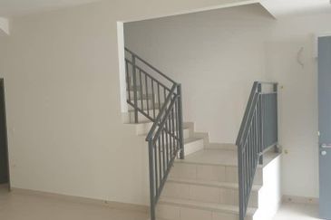 Iringan Bayu@Pastura Double-Storey House