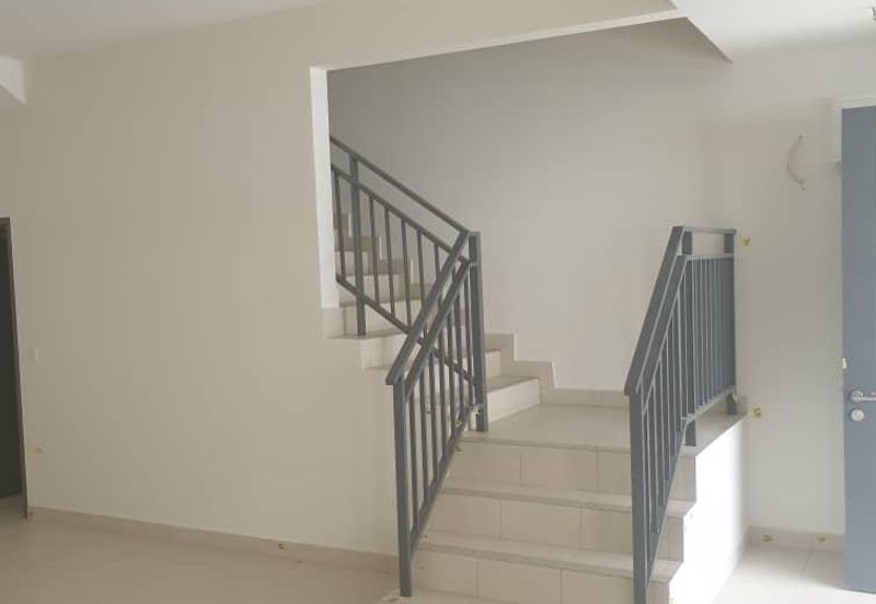 Iringan Bayu@Pastura Double-Storey House