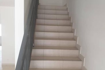 Iringan Bayu@Pastura Double-Storey House