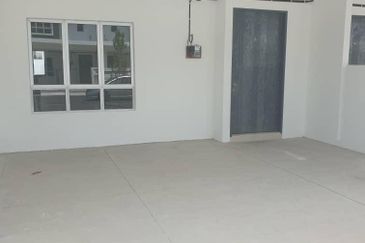 Iringan Bayu@Pastura Double-Storey House
