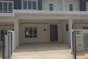 Iringan Bayu@Pastura Double-Storey House
