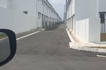 Iringan Bayu@Pastura Double-Storey House