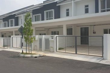 Iringan Bayu@Pastura Double-Storey House