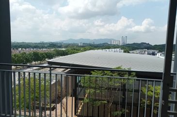 Lili residensi 3Bed 2Bath fully furnishedd for rent