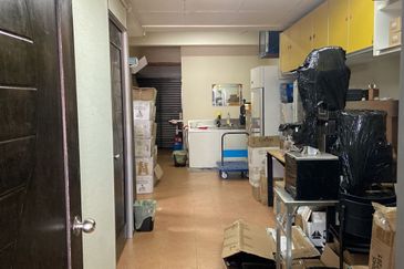 Pusat Komersial Oakland Ground floor shoplot for rent