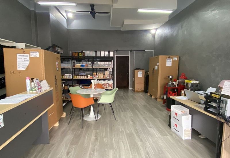 Pusat Komersial Oakland Ground floor shoplot for rent