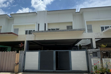 Suriaman 3 Sendayan fully furnished for rent