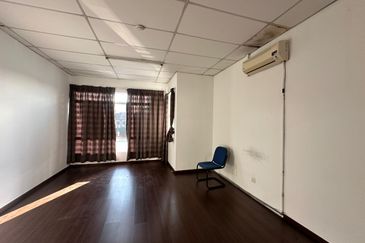 Seremban 3 shoplot 1st floor for rent