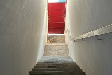 Seremban 3 shoplot 1st floor for rent