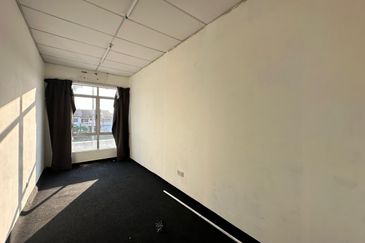 Seremban 3 shoplot 1st floor for rent