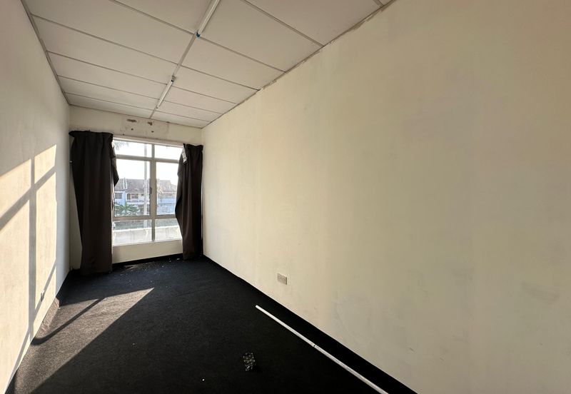 Seremban 3 shoplot 1st floor for rent