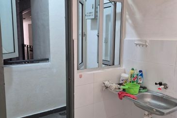 Kalista 2 3bed 2bath partially furnishd for sale 