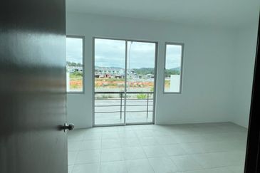 Taman Lazuli Seremban 2storey 4bed 3bath For Rent 