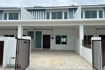 Taman Lazuli Seremban 2storey 4bed 3bath For Rent 
