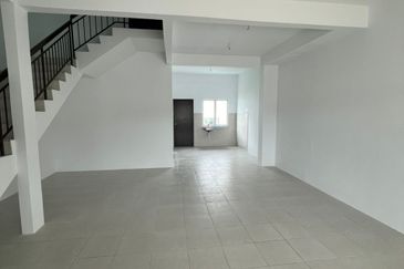Taman Lazuli Seremban 2storey 4bed 3bath For Rent 