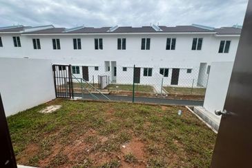 Taman Lazuli Seremban 2storey 4bed 3bath For Rent 
