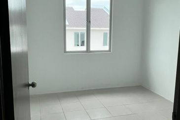 Taman Lazuli Seremban 2storey 4bed 3bath For Rent 