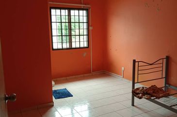 Taman Forest Height 2Storey Partially Furnished For Rent @Seremban 