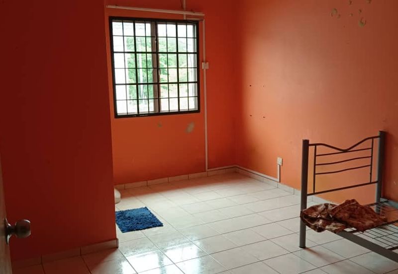 Taman Forest Height 2Storey Partially Furnished For Rent @Seremban 
